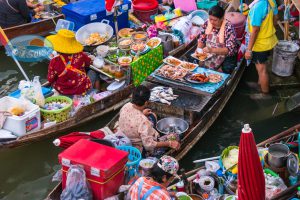 ตลาดน้ำอัมพวา (Amphawa floating market)