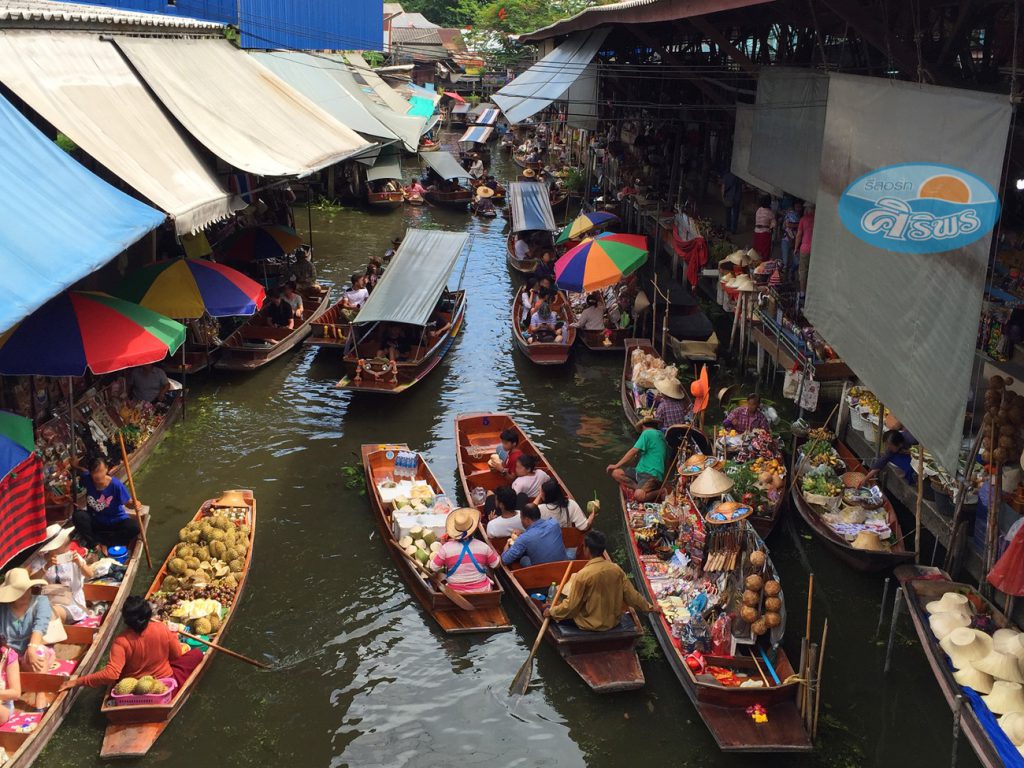 ตลาดน้ำดำเนินสะดวก (Damnoen Saduak floating market)