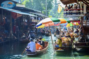 ตลาดน้ำดำเนินสะดวก (Damnoen Saduak floating market)