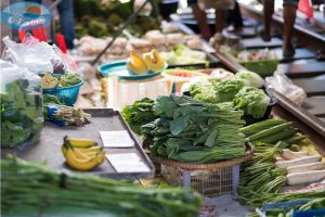 ตลาดร่มหุบ (Maeklong Railway Market)