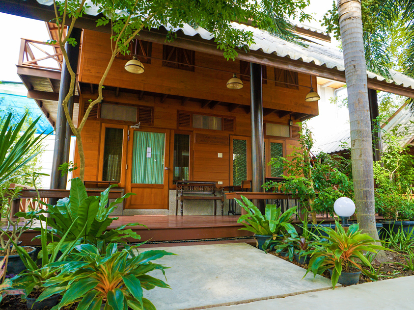 เรือนใหญ่ (Family Villa) บ้านพัก 15 ท่าน